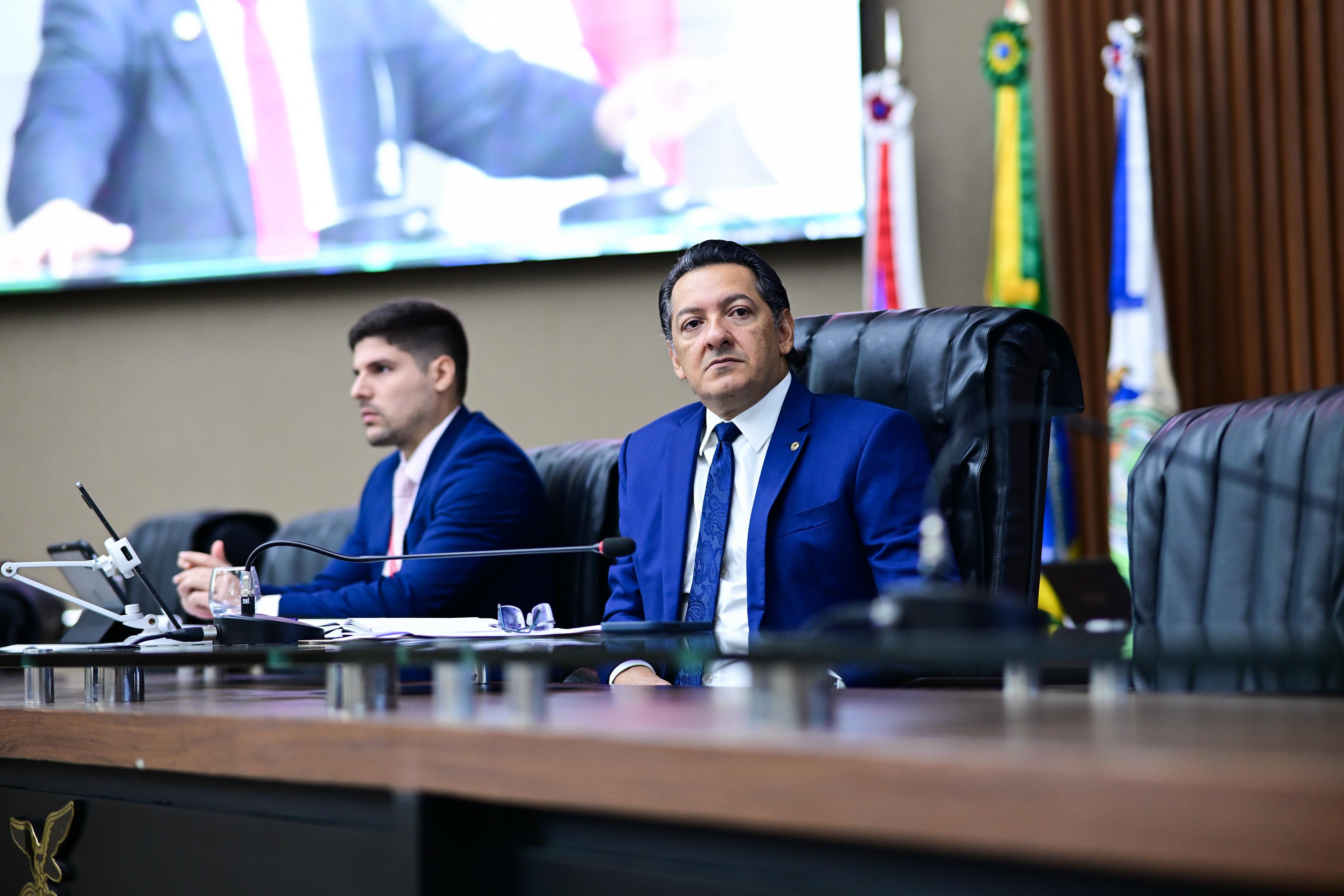 Deputado Felipe Souza em atividade legislativa